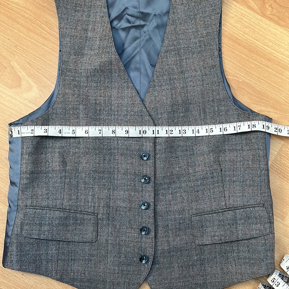 Vest - Picture 3 of 5